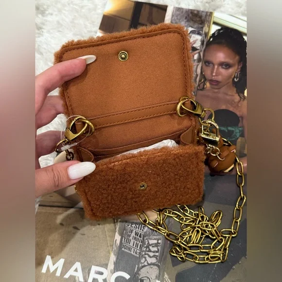 Universal Thread Teddy Crossbody Bag – Brown with Chain Strap - Picture 5 of 9